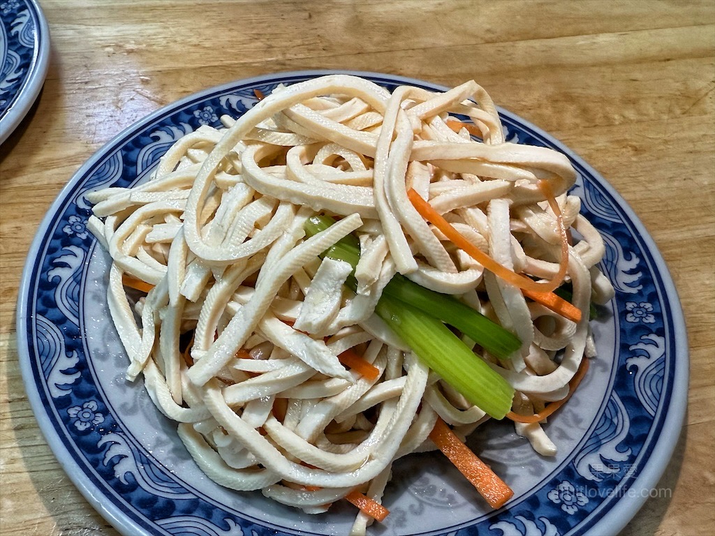 盛東餃子館|台中東勢水餃，當地飄香多年的超人氣水餃老店，絕不能錯過高麗菜豬肉水餃、鮮蝦水餃 @果果愛Fruitlove