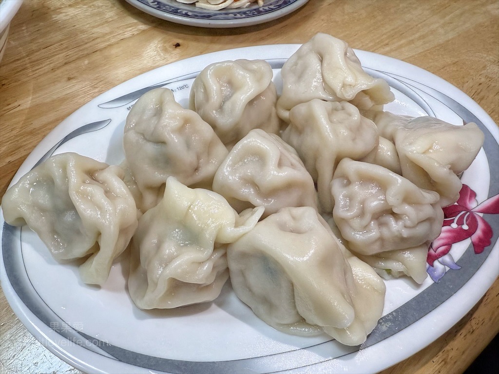 盛東餃子館|台中東勢水餃，當地飄香多年的超人氣水餃老店，絕不能錯過高麗菜豬肉水餃、鮮蝦水餃 @果果愛Fruitlove