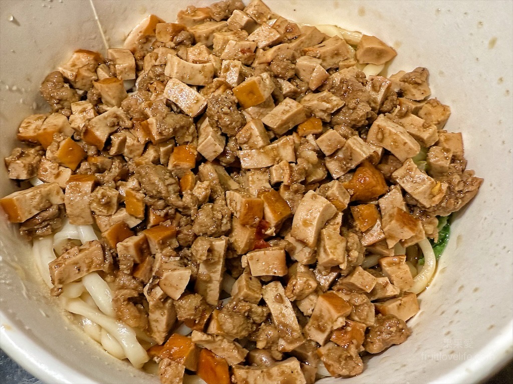 泰紹子麵|台中西屯紹子麵、蒸餃，水湳市場人氣外帶美食，紹子麵香麻清爽，蒸餃Q彈鮮甜，平日晚餐限定美味 @果果愛Fruitlove