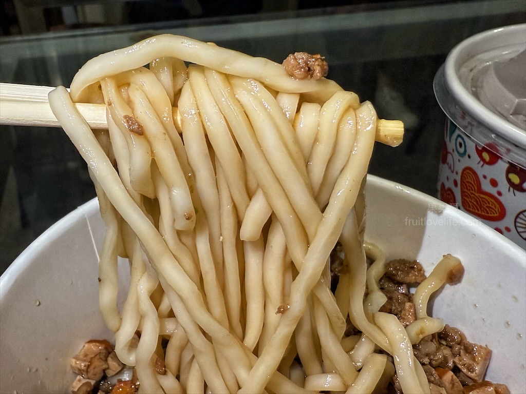泰紹子麵|台中西屯紹子麵、蒸餃，水湳市場人氣外帶美食，紹子麵香麻清爽，蒸餃Q彈鮮甜，平日晚餐限定美味 @果果愛Fruitlove