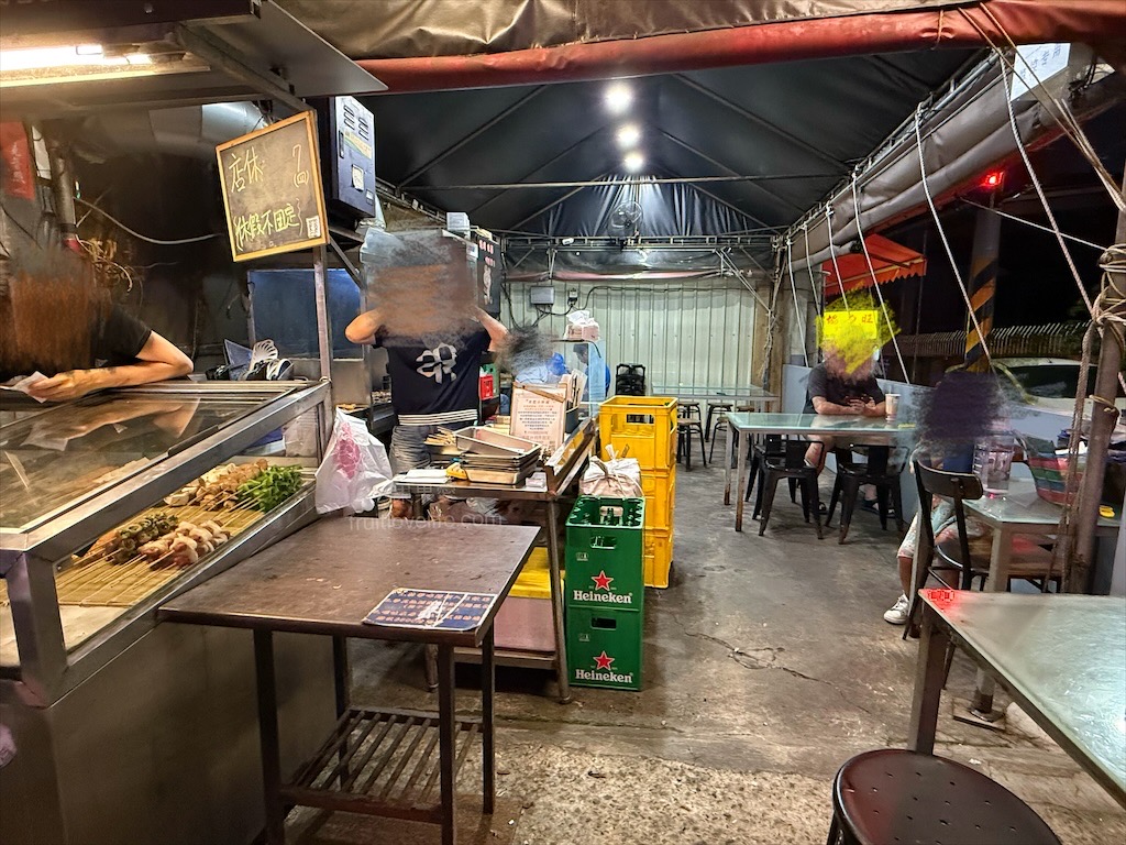 月𤉷碳烤|台中西屯燒烤，水湳市場宵夜美食，必吃Q軟不硬的米血，紅木炭現烤燒烤，美味不油膩 @果果愛Fruitlove