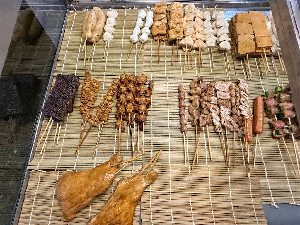 月𤉷碳烤|台中西屯燒烤，水湳市場宵夜美食，必吃Q軟不硬的米血，紅木炭現烤燒烤，美味不油膩 @果果愛Fruitlove