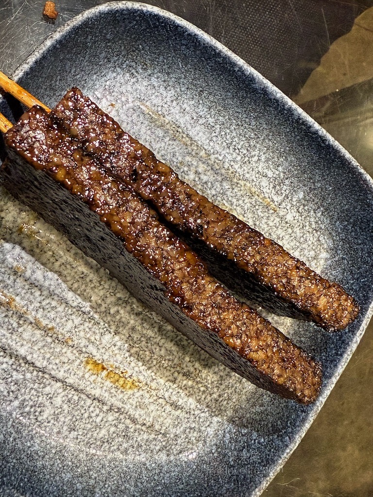 月𤉷碳烤|台中西屯燒烤，水湳市場宵夜美食，必吃Q軟不硬的米血，紅木炭現烤燒烤，美味不油膩 @果果愛Fruitlove