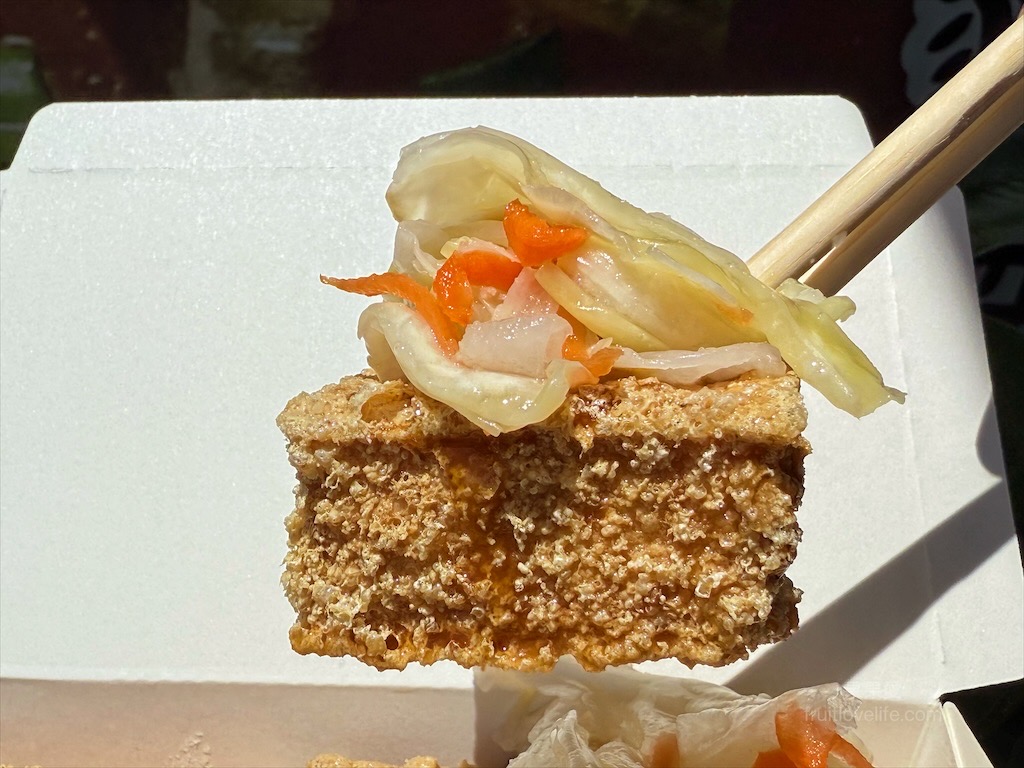 吉家鮮果戀茶坊|南投名間松柏嶺受天宮旁的在地美食，自製蔬菜滷水的酥脆臭豆腐，清爽鮮果飲 @果果愛Fruitlove