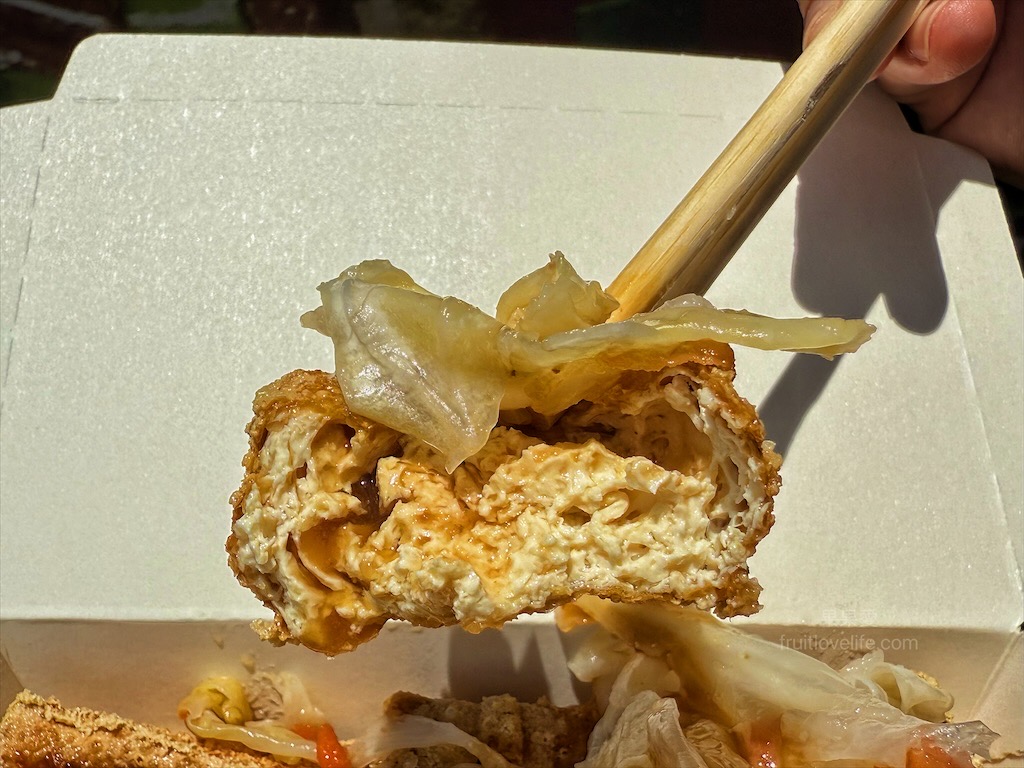 吉家鮮果戀茶坊|南投名間松柏嶺受天宮旁的在地美食，自製蔬菜滷水的酥脆臭豆腐，清爽鮮果飲 @果果愛Fruitlove