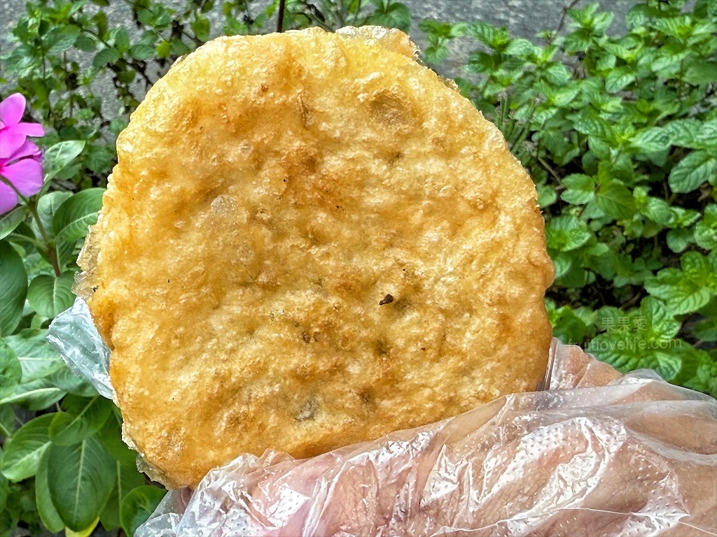 餡餅、甜甜圈、煎包|彰化北斗銅板美食，在地人激推的下午茶點心，餡餅、甜甜圈、煎包排隊也要吃 @果果愛Fruitlove