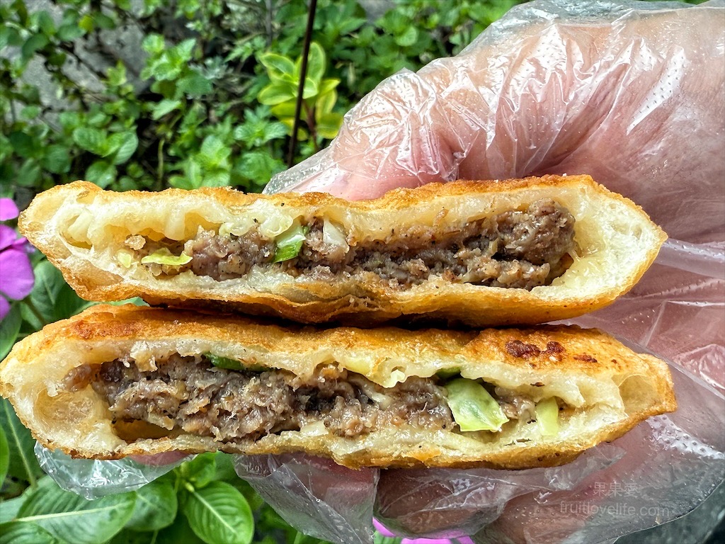 餡餅、甜甜圈、煎包|彰化北斗銅板美食，在地人激推的下午茶點心，餡餅、甜甜圈、煎包排隊也要吃 @果果愛Fruitlove
