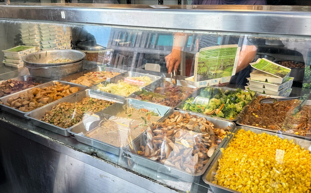 霧農便當店 | 台中霧峰便當店，霧峰林家旁的午晚餐好選擇，豐富主菜，免費湯飲 @果果愛Fruitlove
