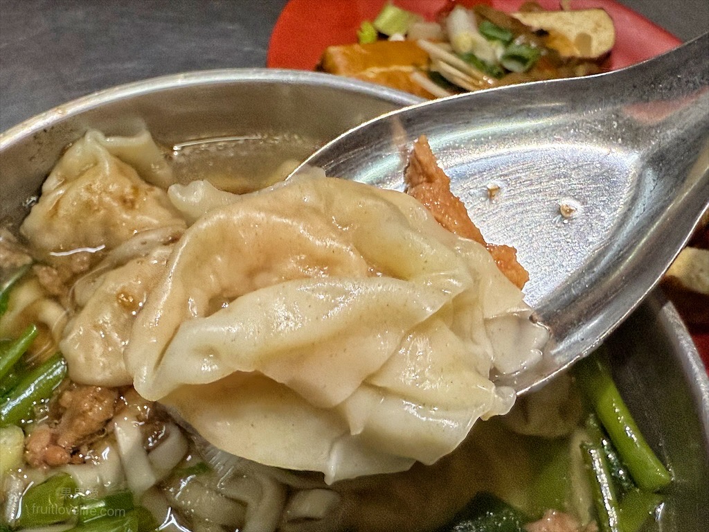 眼鏡當歸麵線|台中烏日當歸麵線、米糕，烏日市場旁的當歸麵線、筒仔米糕、餛飩麵，份量不少，內用無限續湯 @果果愛Fruitlove