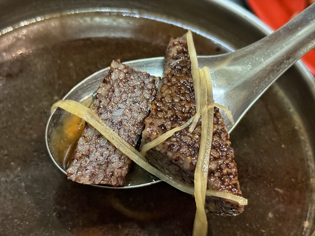 眼鏡當歸麵線|台中烏日當歸麵線、米糕，烏日市場旁的當歸麵線、筒仔米糕、餛飩麵，份量不少，內用無限續湯 @果果愛Fruitlove