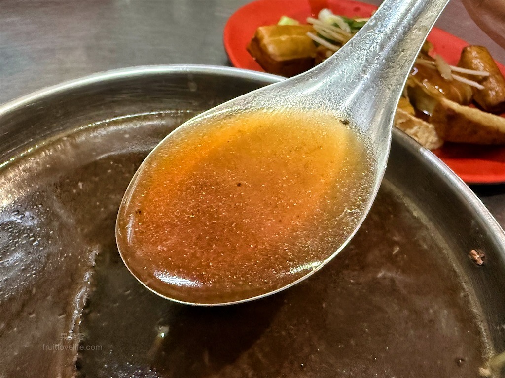 眼鏡當歸麵線|台中烏日當歸麵線、米糕，烏日市場旁的當歸麵線、筒仔米糕、餛飩麵，份量不少，內用無限續湯 @果果愛Fruitlove