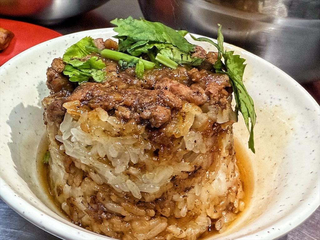 眼鏡當歸麵線|台中烏日當歸麵線、米糕，烏日市場旁的當歸麵線、筒仔米糕、餛飩麵，份量不少，內用無限續湯 @果果愛Fruitlove