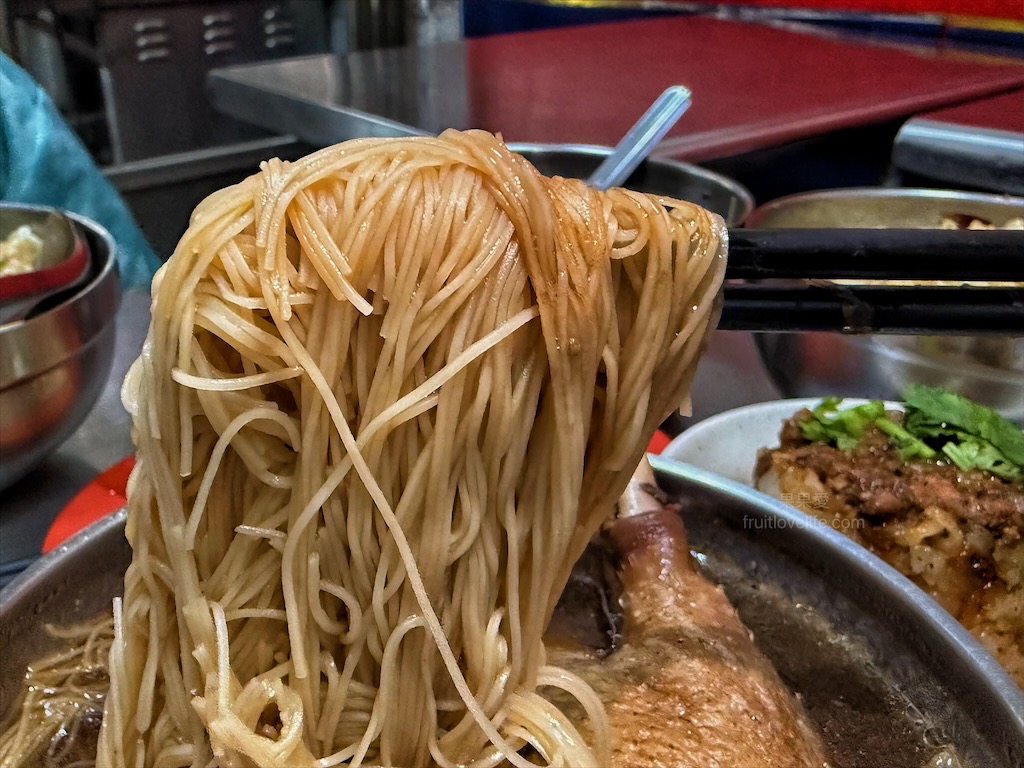 眼鏡當歸麵線|台中烏日當歸麵線、米糕，烏日市場旁的當歸麵線、筒仔米糕、餛飩麵，份量不少，內用無限續湯 @果果愛Fruitlove