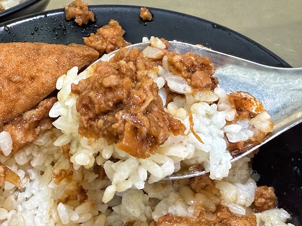 鐵皮屋魯肉飯 | 雲林北港早午餐，在地平價小吃，魯肉飯香而不膩口，晚來吃不到的魚酥 @果果愛Fruitlove