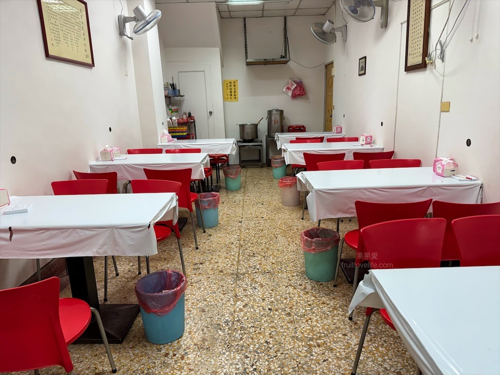 楊媽媽の店|台中南區小吃店，中興大學旁的平價小吃店，蒸餃紮實飽滿、皮薄餡多深受許多人的喜愛 @果果愛Fruitlove