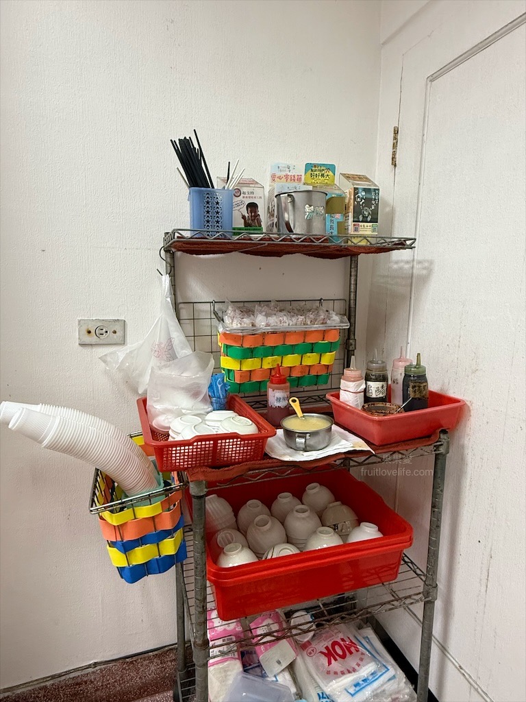 楊媽媽の店|台中南區小吃店，中興大學旁的平價小吃店，蒸餃紮實飽滿、皮薄餡多深受許多人的喜愛 @果果愛Fruitlove