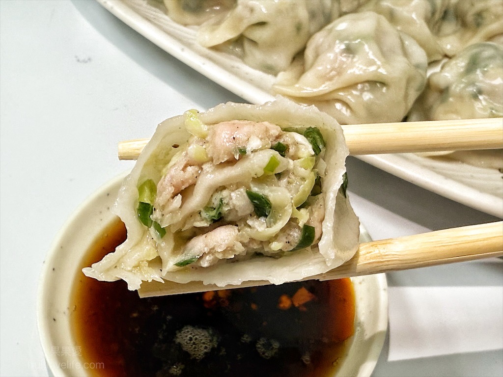 楊媽媽の店|台中南區小吃店，中興大學旁的平價小吃店，蒸餃紮實飽滿、皮薄餡多深受許多人的喜愛 @果果愛Fruitlove