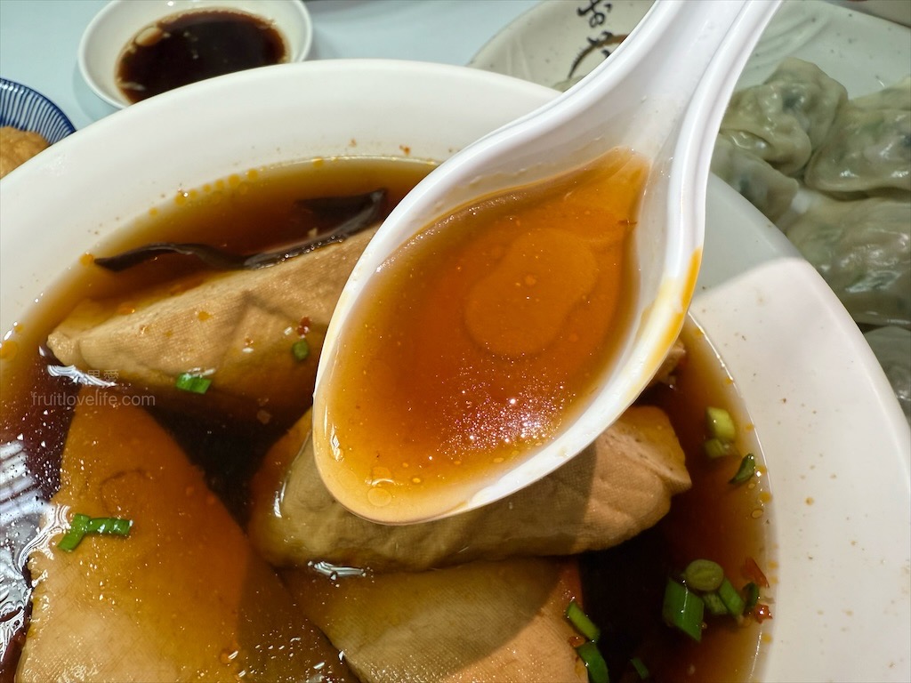 楊媽媽の店|台中南區小吃店，中興大學旁的平價小吃店，蒸餃紮實飽滿、皮薄餡多深受許多人的喜愛 @果果愛Fruitlove