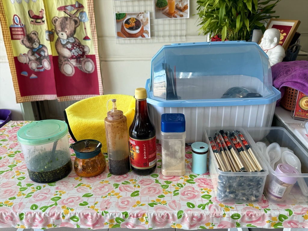 阿國小吃店|苗栗後龍早午餐，在地人激推古早味平價早午餐，必點招牌綜合湯、綜合麵食，料多味美 @果果愛Fruitlove