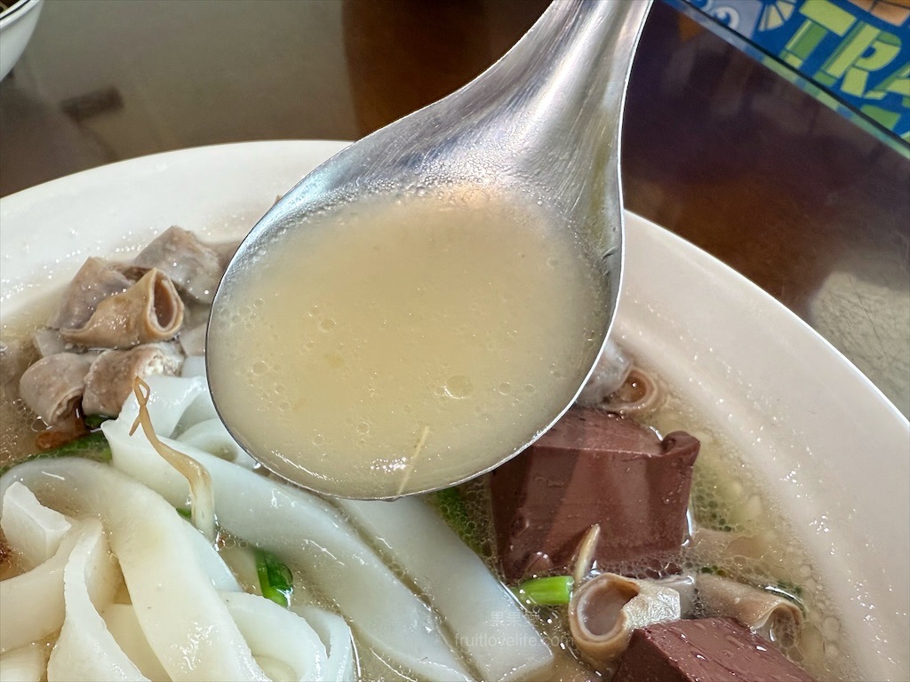 阿國小吃店|苗栗後龍早午餐，在地人激推古早味平價早午餐，必點招牌綜合湯、綜合麵食，料多味美 @果果愛Fruitlove