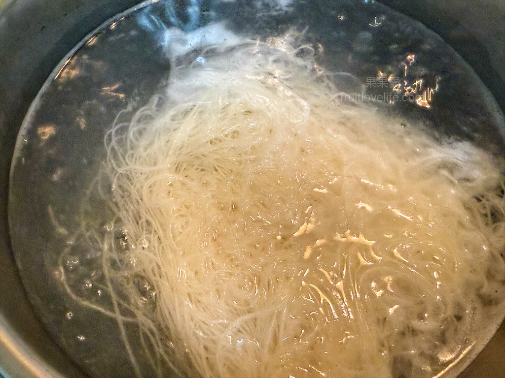 鄭師傅手工麵線 | 澎湖西衛手工麵線，麵線手工傳承，日曬工法，Q彈好滋味，還有萌貓接待 @果果愛Fruitlove