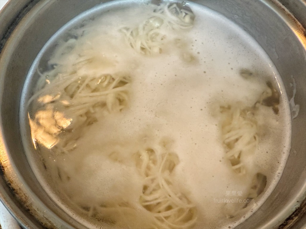 鄭師傅手工麵線 | 澎湖西衛手工麵線，麵線手工傳承，日曬工法，Q彈好滋味，還有萌貓接待 @果果愛Fruitlove