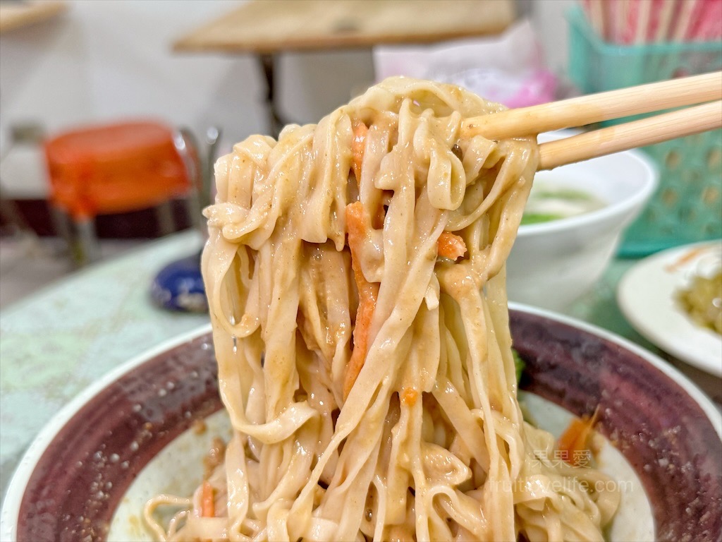 阿汝麵攤 | 台中南屯麵店，好市多、迪卡儂附近平日限定的小吃店，很推薦結合羹湯與土魠魚的麵疙瘩 @果果愛Fruitlove