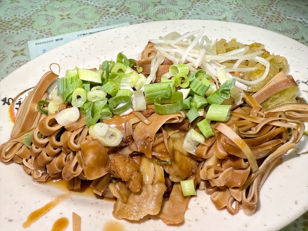 阿汝麵攤 | 台中南屯麵店，好市多、迪卡儂附近平日限定的小吃店，很推薦結合羹湯與土魠魚的麵疙瘩 @果果愛Fruitlove