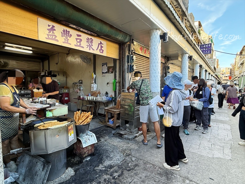 益豐豆漿 | 澎湖馬公早餐，文康街上早餐名店，我們排隊就只買了滑順香醇的豆漿 @果果愛Fruitlove