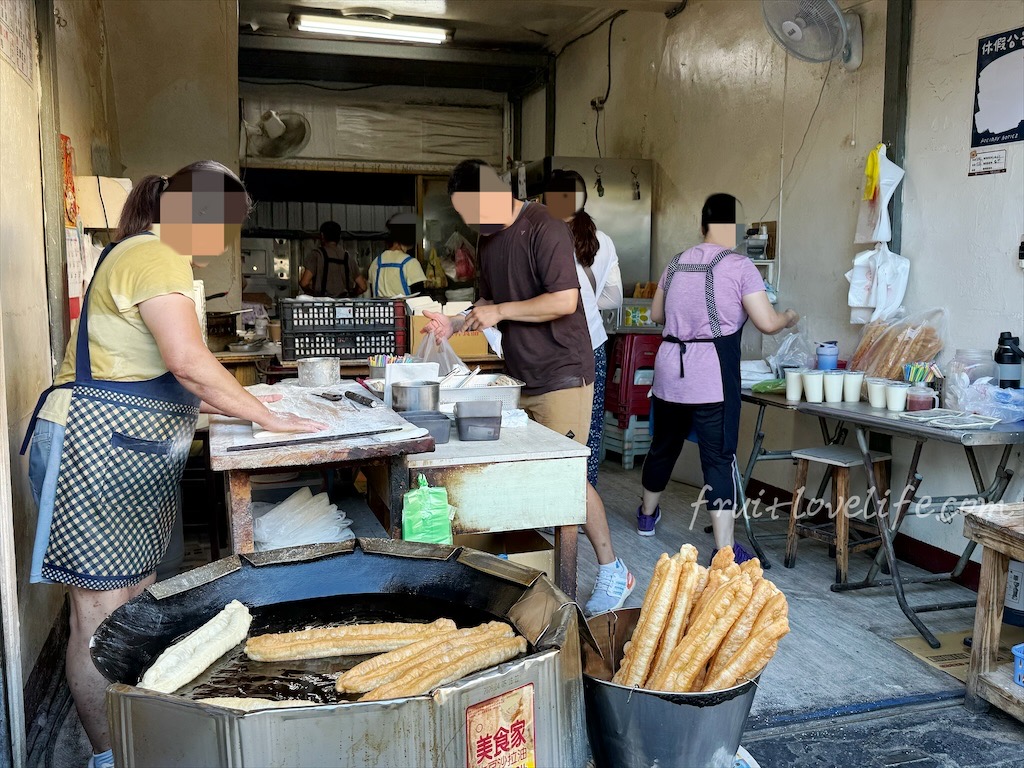 益豐豆漿 | 澎湖馬公早餐，文康街上早餐名店，我們排隊就只買了滑順香醇的豆漿 @果果愛Fruitlove
