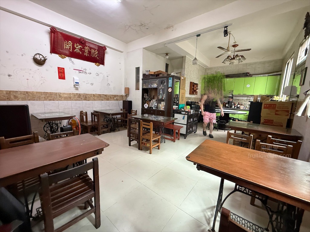 魏記牛肉麵 | 彰化永靖牛肉麵，藤蔓植栽外觀、復古裁縫機餐桌、古典樂聲中品味鄉間水餃、牛肉麵 @果果愛Fruitlove