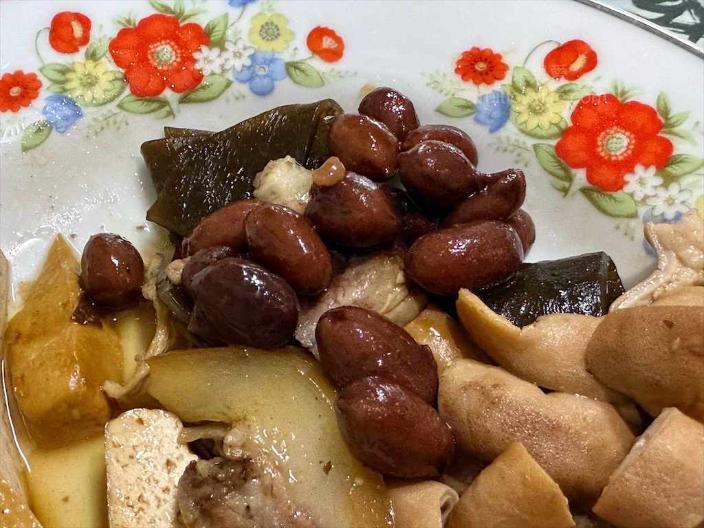 魏記牛肉麵 | 彰化永靖牛肉麵，藤蔓植栽外觀、復古裁縫機餐桌、古典樂聲中品味鄉間水餃、牛肉麵 @果果愛Fruitlove