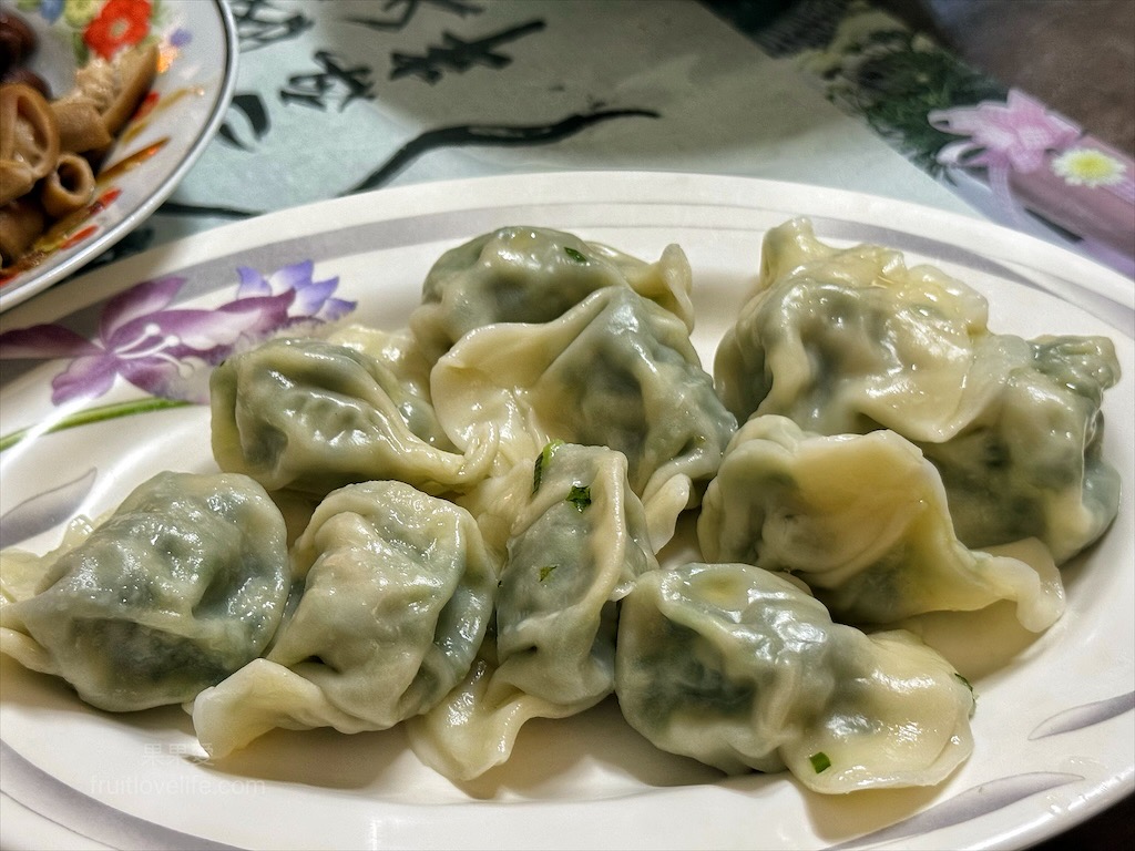 魏記牛肉麵 | 彰化永靖牛肉麵，藤蔓植栽外觀、復古裁縫機餐桌、古典樂聲中品味鄉間水餃、牛肉麵 @果果愛Fruitlove