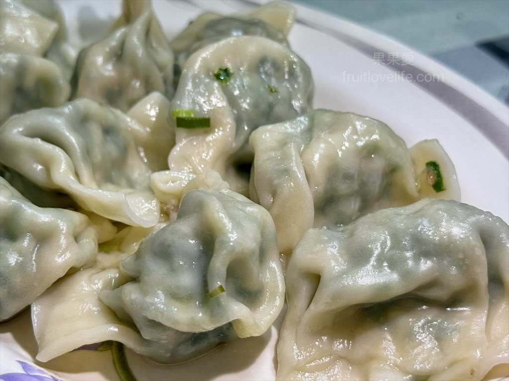 魏記牛肉麵 | 彰化永靖牛肉麵，藤蔓植栽外觀、復古裁縫機餐桌、古典樂聲中品味鄉間水餃、牛肉麵 @果果愛Fruitlove