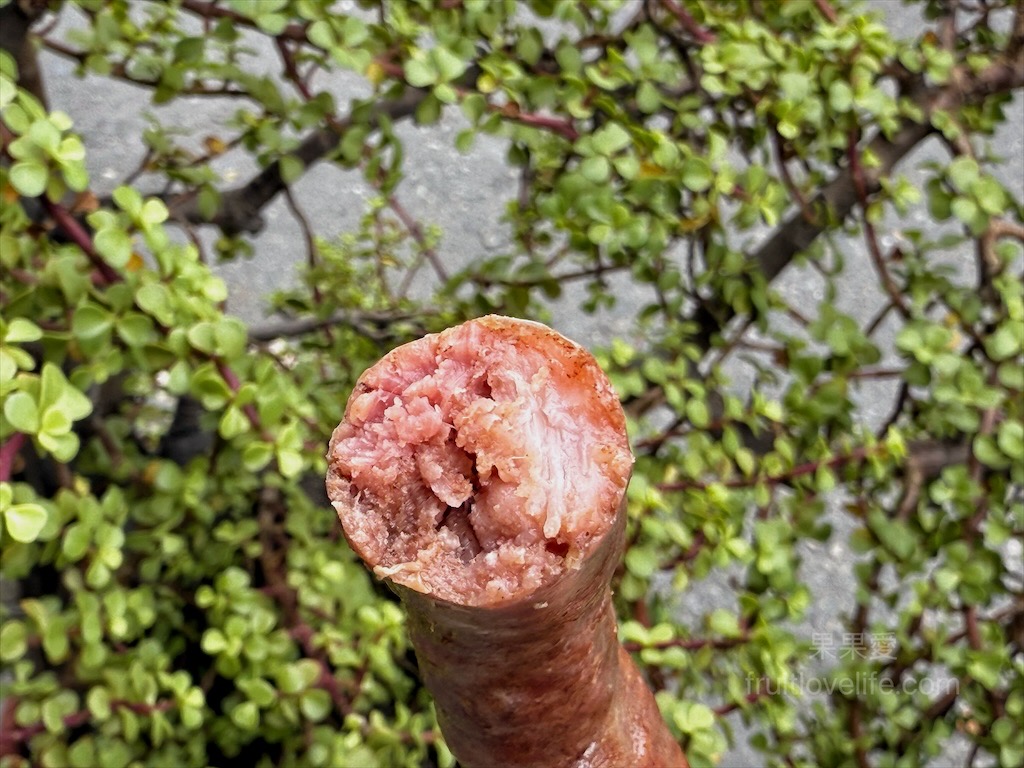 添己香腸 | 雲林土庫羊腸香腸，在地人推薦的炭烤香腸，羊腸衣軟Q微脆、豬肉餡扎實、酒香濃郁 @果果愛Fruitlove