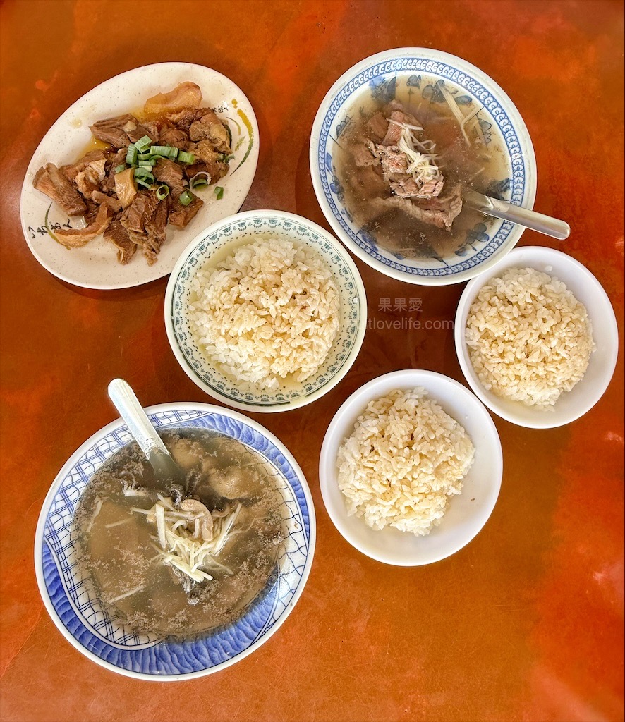 輝煌牛肉 | 雲林北港牛肉湯，朝天宮旁必吃的牛肉湯，湯頭鮮甜回甘，內用免費續湯 @果果愛Fruitlove