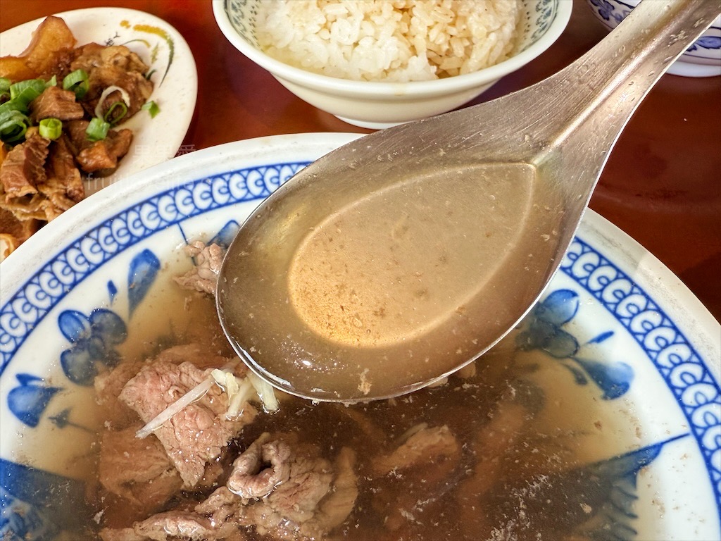 輝煌牛肉 | 雲林北港牛肉湯，朝天宮旁必吃的牛肉湯，湯頭鮮甜回甘，內用免費續湯 @果果愛Fruitlove