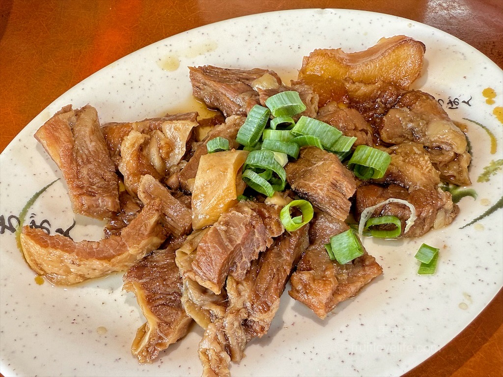 輝煌牛肉 | 雲林北港牛肉湯，朝天宮旁必吃的牛肉湯，湯頭鮮甜回甘，內用免費續湯 @果果愛Fruitlove