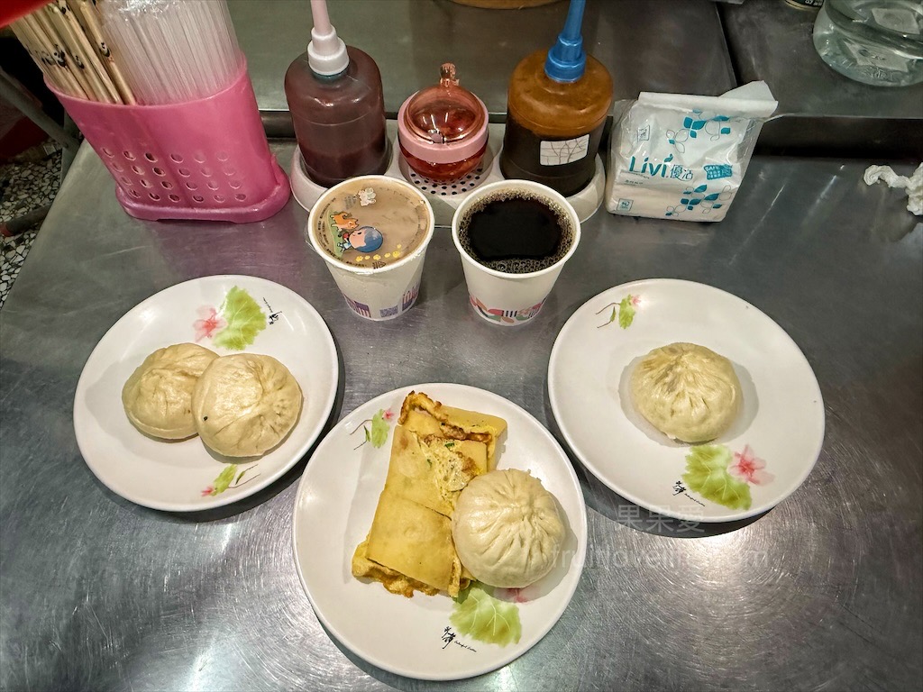 有間大湯包 | 台中大里早餐排隊名店，爆汁湯包、現做現包，早晨幸福的好滋味 @果果愛Fruitlove