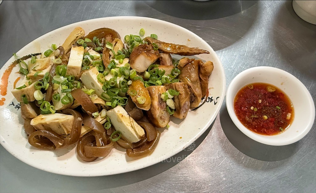 無名麵食館 | 澎湖馬公麵店，在地小有名氣的小吃店，滷味小菜更是這裡的招牌 @果果愛Fruitlove