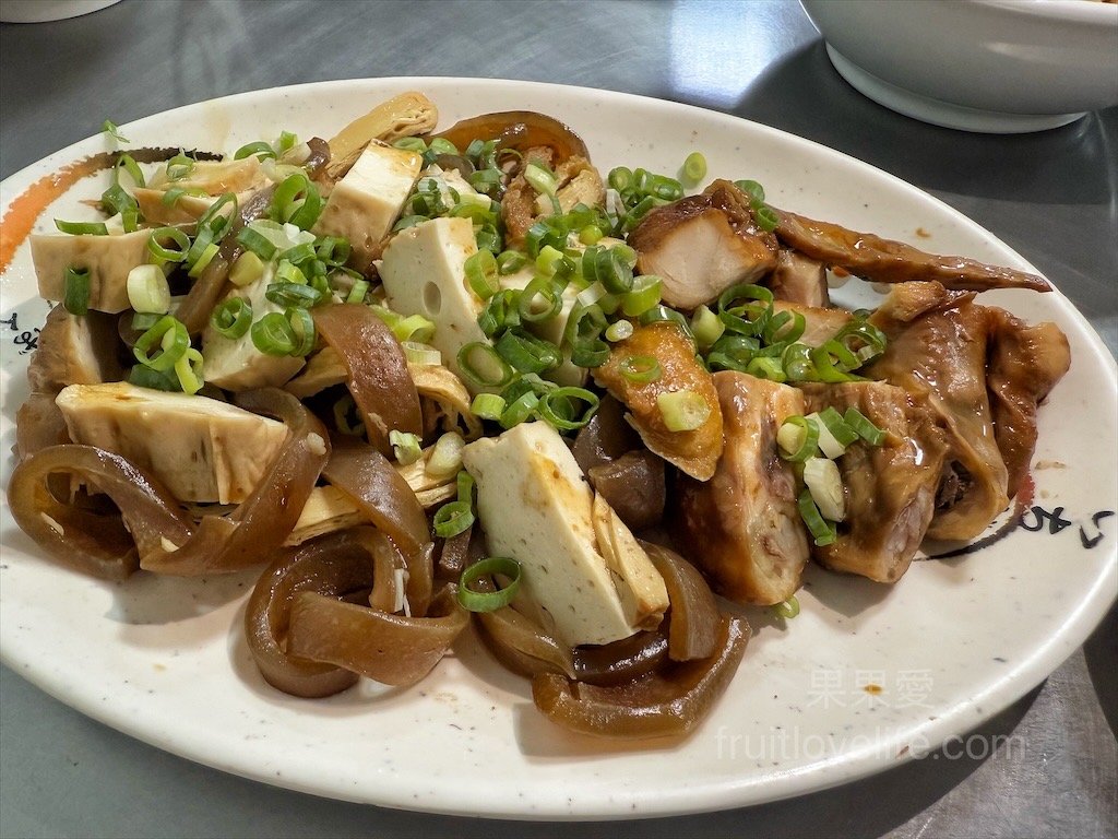 無名麵食館 | 澎湖馬公麵店，在地小有名氣的小吃店，滷味小菜更是這裡的招牌 @果果愛Fruitlove