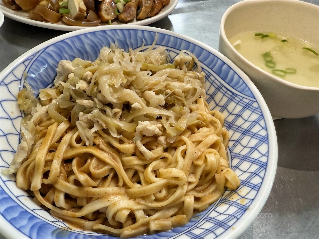 無名麵食館 | 澎湖馬公麵店，在地小有名氣的小吃店，滷味小菜更是這裡的招牌 @果果愛Fruitlove