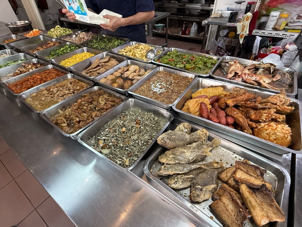 好萊自助餐 | 台中南區便當,30幾年的自助餐店,主菜加三樣配菜的便當通通只要60元 @果果愛Fruitlove 好萊自助餐 | 台中南區便當,30幾年的自助餐店,主菜加三樣配菜的便當通通只要60元 @果果愛Fruitlove