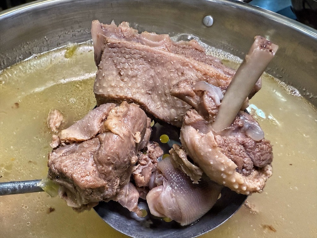 味首席紅蟳薑母鴨 | 台中北屯薑母鴨，鮮甜紅蟳、薑母鴨、寵物友善、冷氣開放，不分季節的好滋味 @果果愛Fruitlove