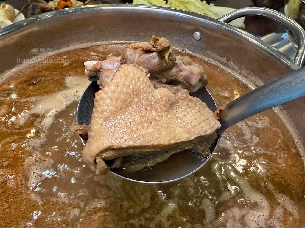 味首席紅蟳薑母鴨 | 台中北屯薑母鴨，鮮甜紅蟳、薑母鴨、寵物友善、冷氣開放，不分季節的好滋味 @果果愛Fruitlove