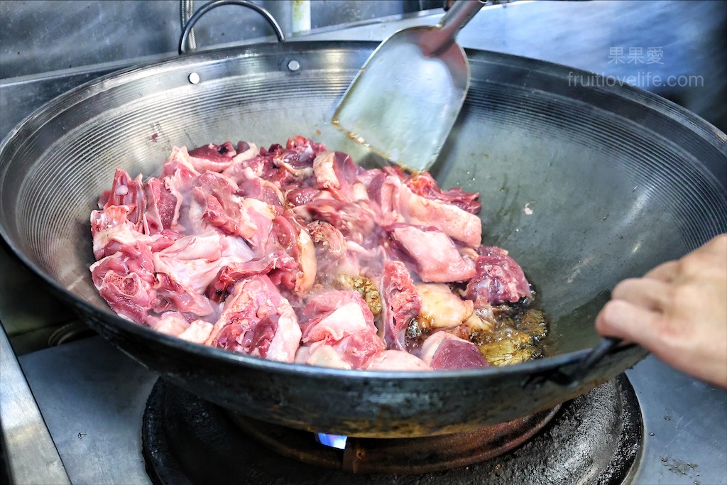 味首席紅蟳薑母鴨 | 台中北屯薑母鴨，鮮甜紅蟳、薑母鴨、寵物友善、冷氣開放，不分季節的好滋味 @果果愛Fruitlove