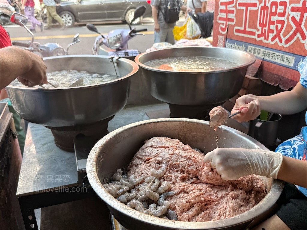 滋味蝦丸 | 彰化鹿港手工蝦丸，鹿港老街上的手工小吃，將整隻鮮蝦包入貢丸裡的好滋味 @果果愛Fruitlove