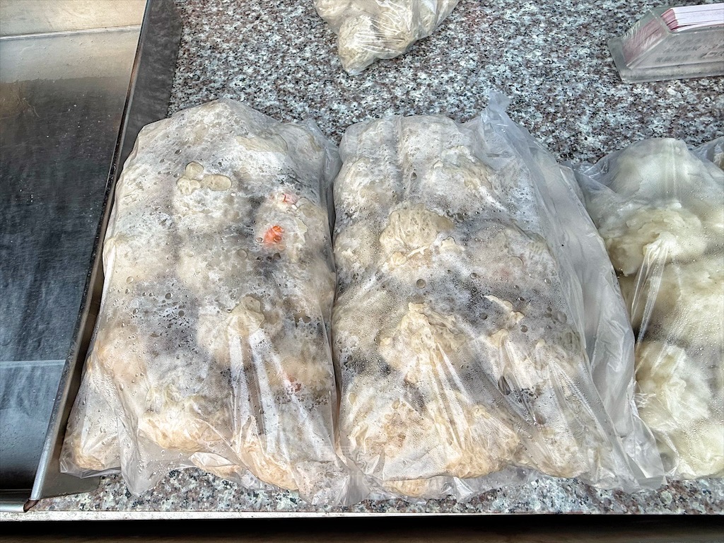 滋味蝦丸 | 彰化鹿港手工蝦丸，鹿港老街上的手工小吃，將整隻鮮蝦包入貢丸裡的好滋味 @果果愛Fruitlove