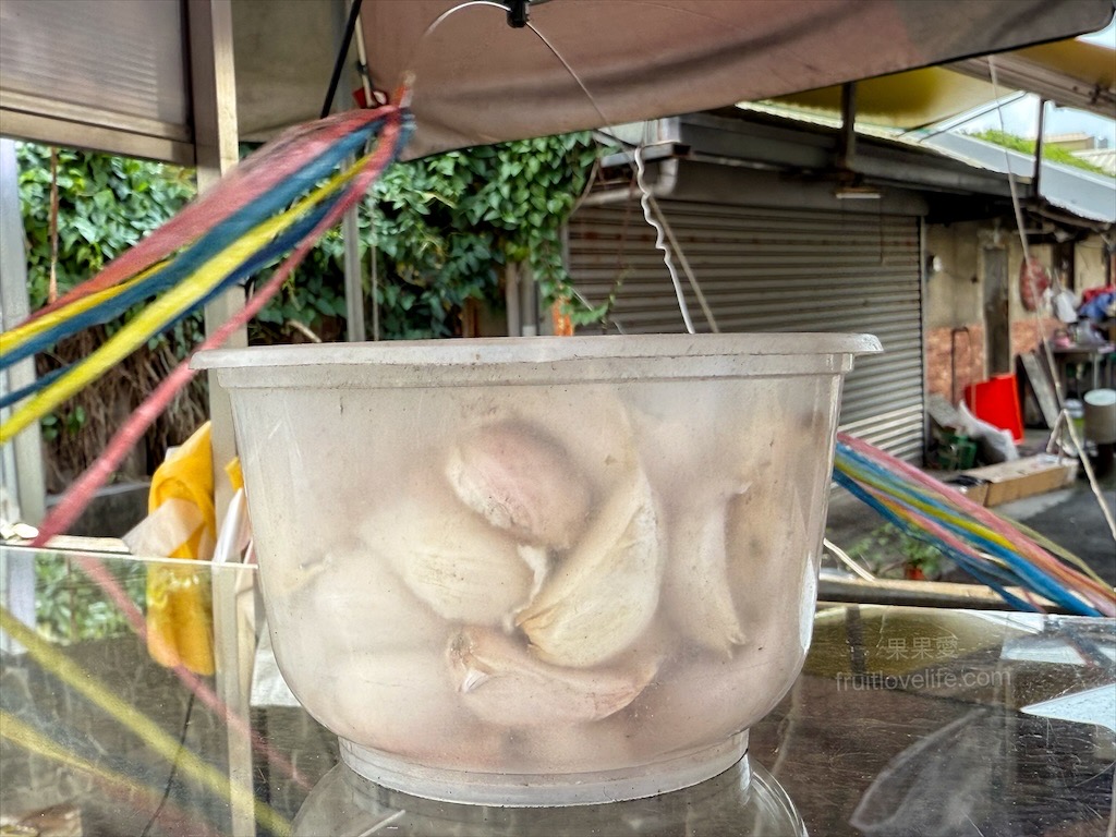 松柏嶺阿香香腸+米腸 | 南投名間大腸包小腸，路過或是到受天宮拜拜，不妨買組大腸包小腸吃看看，烤米血也是我們最愛 @果果愛Fruitlove