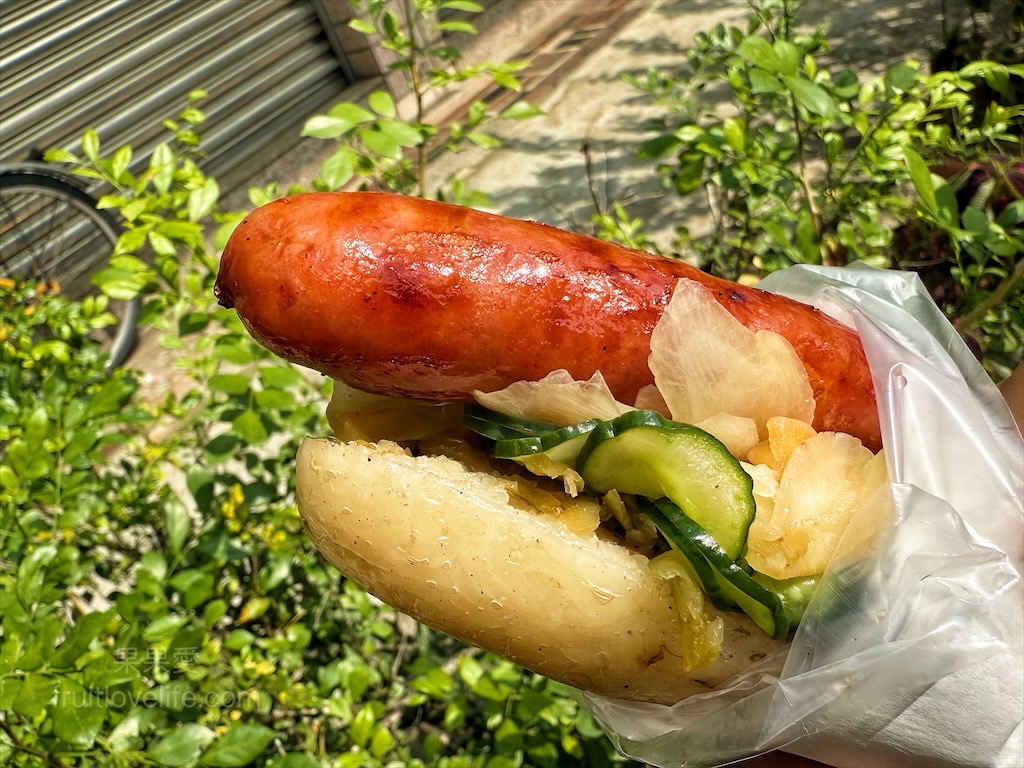 松柏嶺阿香香腸+米腸 | 南投名間大腸包小腸，路過或是到受天宮拜拜，不妨買組大腸包小腸吃看看，烤米血也是我們最愛 @果果愛Fruitlove